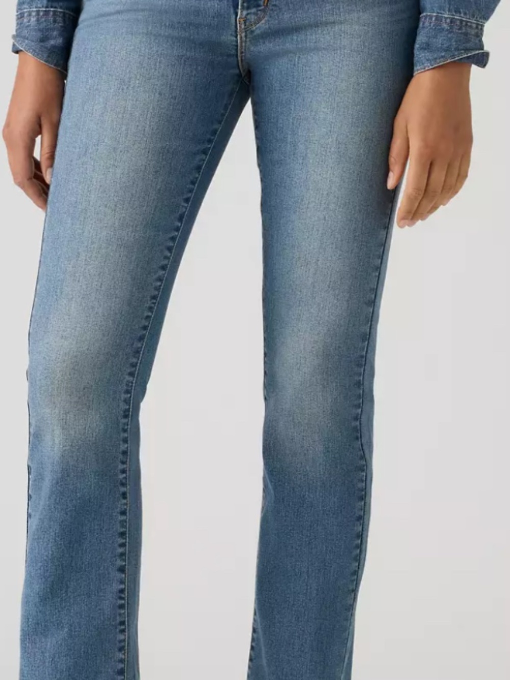 Like New - Levi's 315 Shaping Bootcut, size 30, medium-blue wash